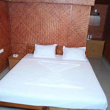 Savithri Inn Bamboo Cottages & Resorts Варкала Номер фото