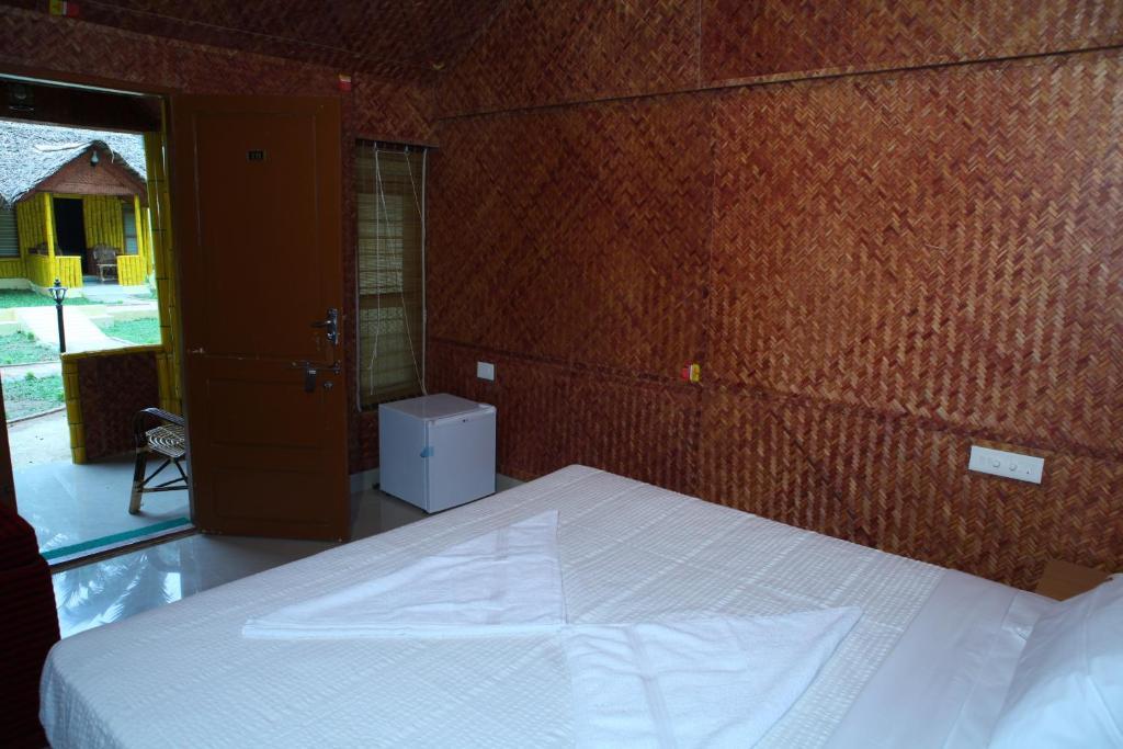Savithri Inn Bamboo Cottages & Resorts Варкала Номер фото