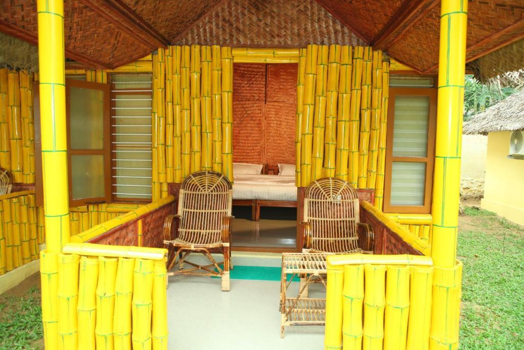 Savithri Inn Bamboo Cottages & Resorts Варкала Экстерьер фото