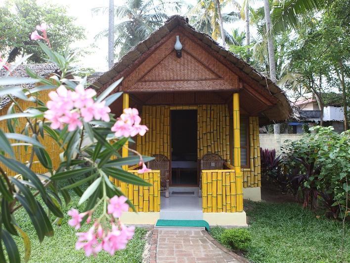 Savithri Inn Bamboo Cottages & Resorts Варкала Экстерьер фото