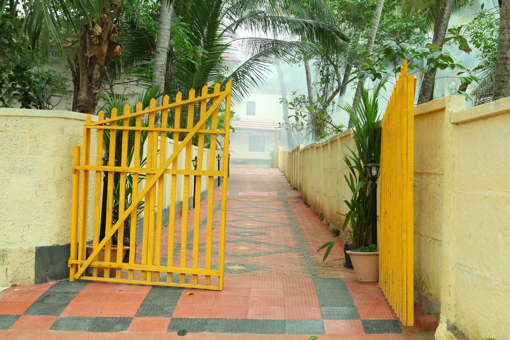 Savithri Inn Bamboo Cottages & Resorts Варкала Экстерьер фото