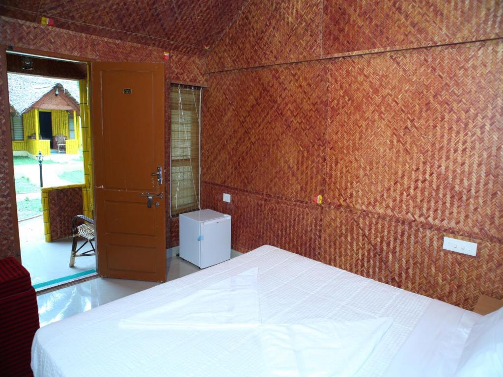 Savithri Inn Bamboo Cottages & Resorts Варкала Номер фото