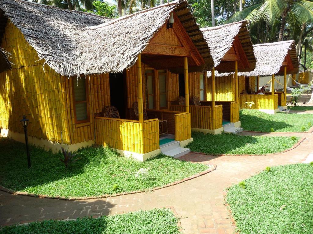 Savithri Inn Bamboo Cottages & Resorts Варкала Экстерьер фото