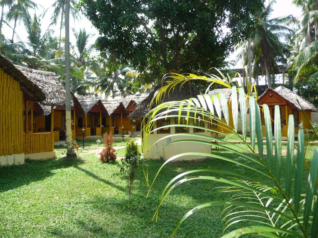 Savithri Inn Bamboo Cottages & Resorts Варкала Экстерьер фото