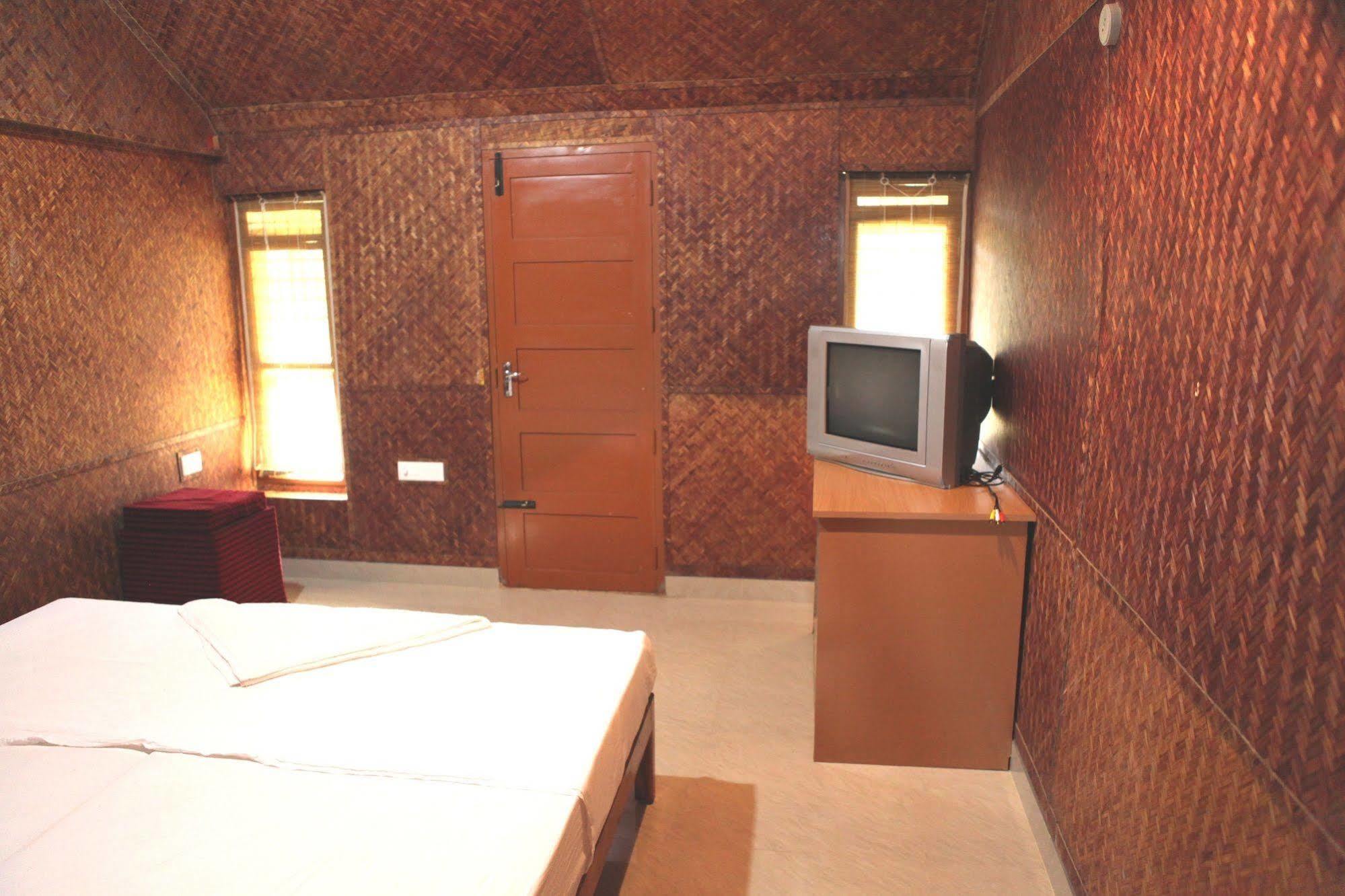 Savithri Inn Bamboo Cottages & Resorts Варкала Экстерьер фото