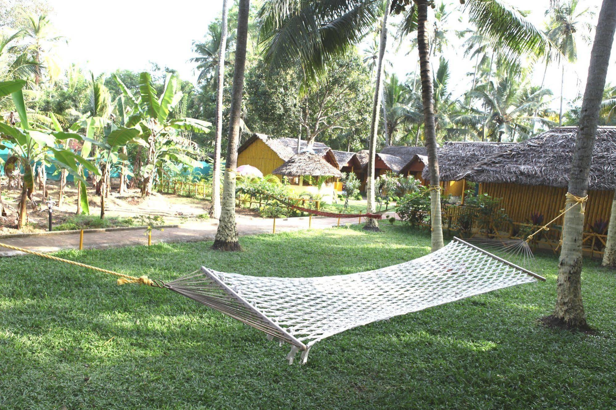 Savithri Inn Bamboo Cottages & Resorts Варкала Экстерьер фото