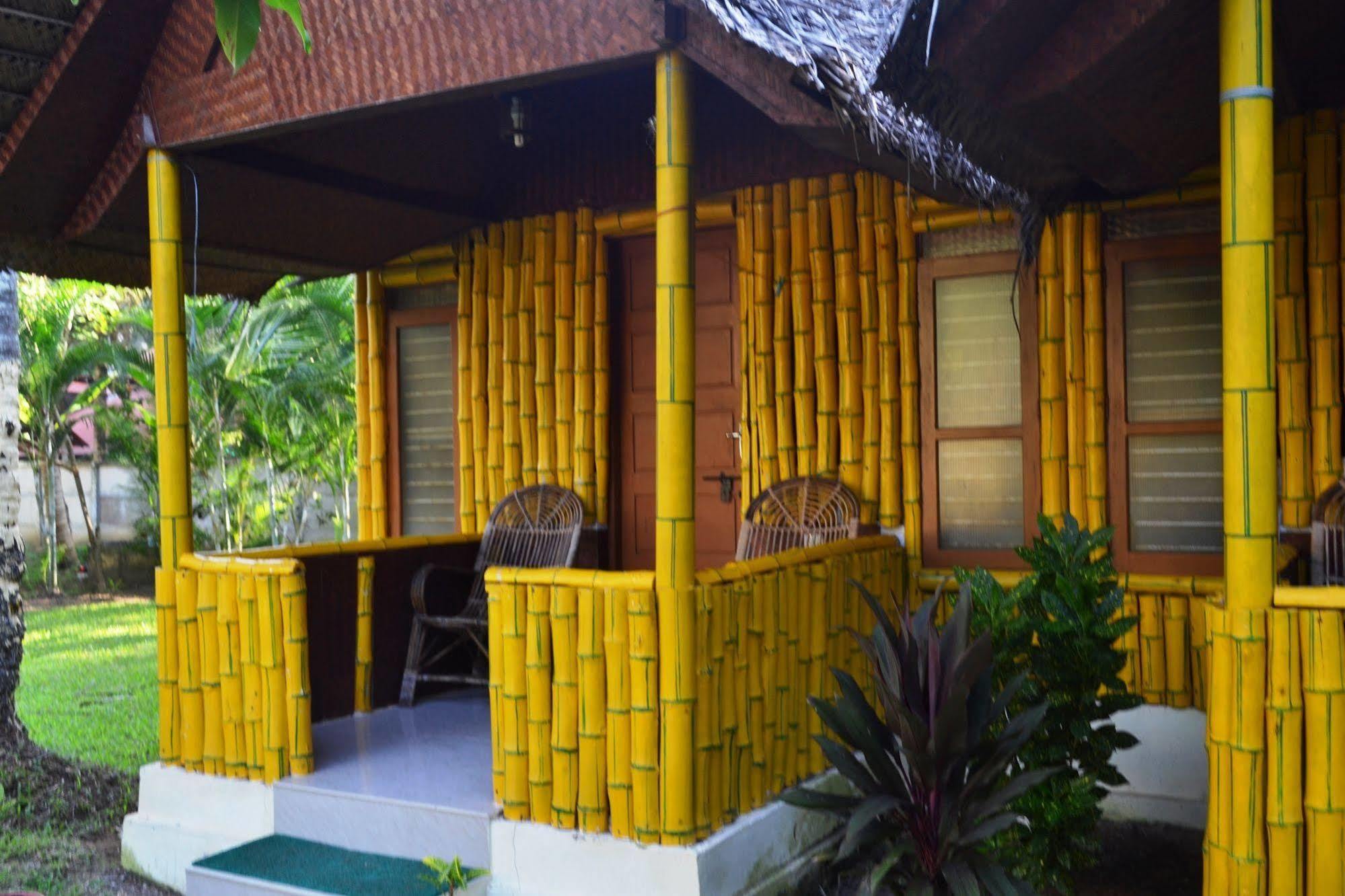 Savithri Inn Bamboo Cottages & Resorts Варкала Экстерьер фото