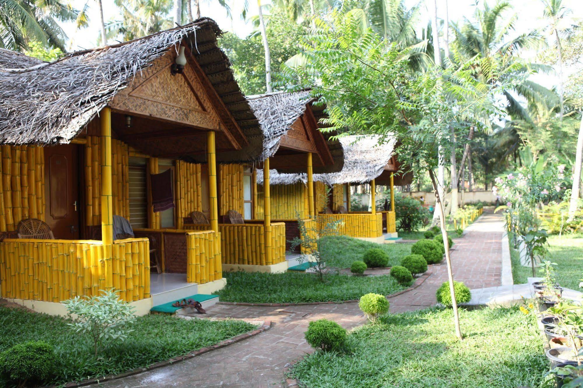 Savithri Inn Bamboo Cottages & Resorts Варкала Экстерьер фото